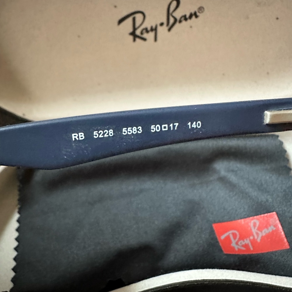Ray•Ban glasses - Picture 4 of 5